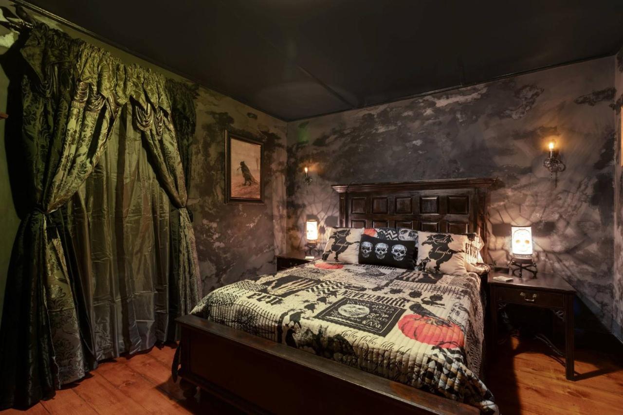 The Warlock House * Salem