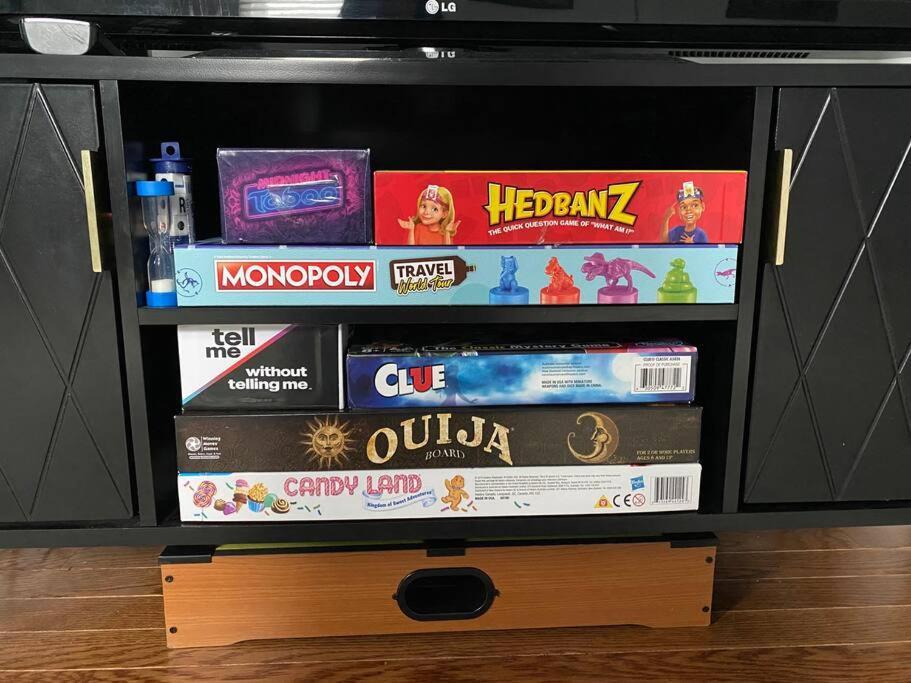 It's Showtime-book Lally's House! Steps To Common! Apartment