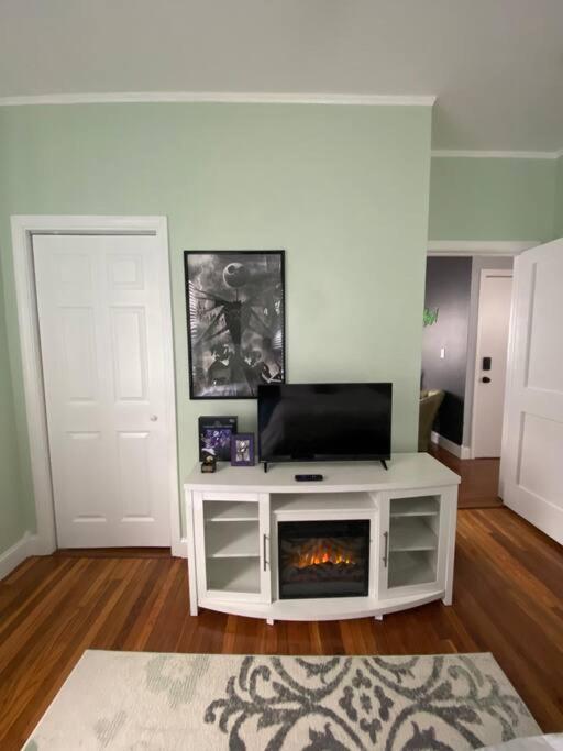 It's Showtime-book Lally's House! Steps To Common! Salem