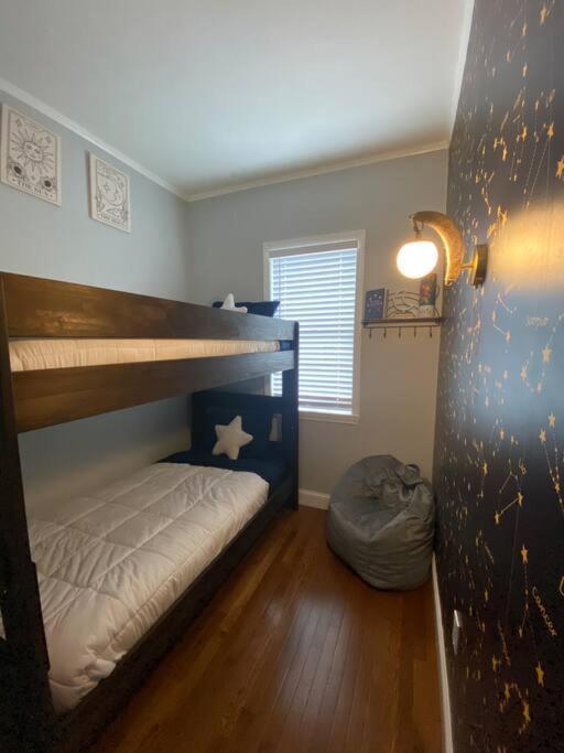 Apartment It's Showtime-book Lally's House! Steps To Common! Salem
