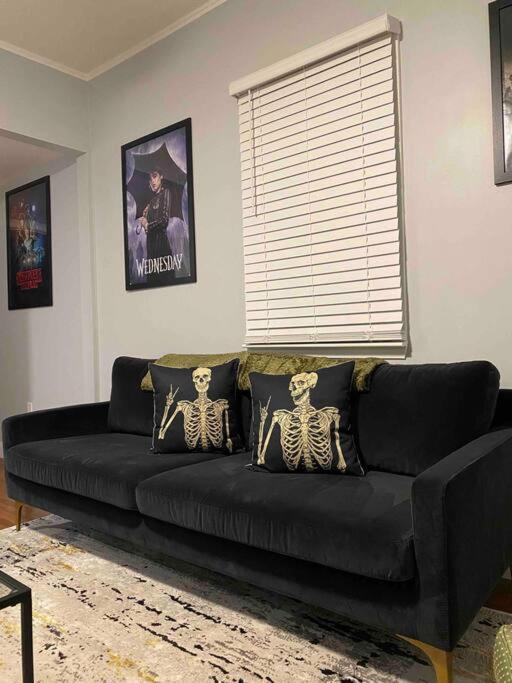 It's Showtime-book Lally's House! Steps To Common! Apartment Salem