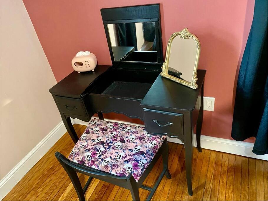 Apartment It's Showtime-book Lally's House! Steps To Common! Salem