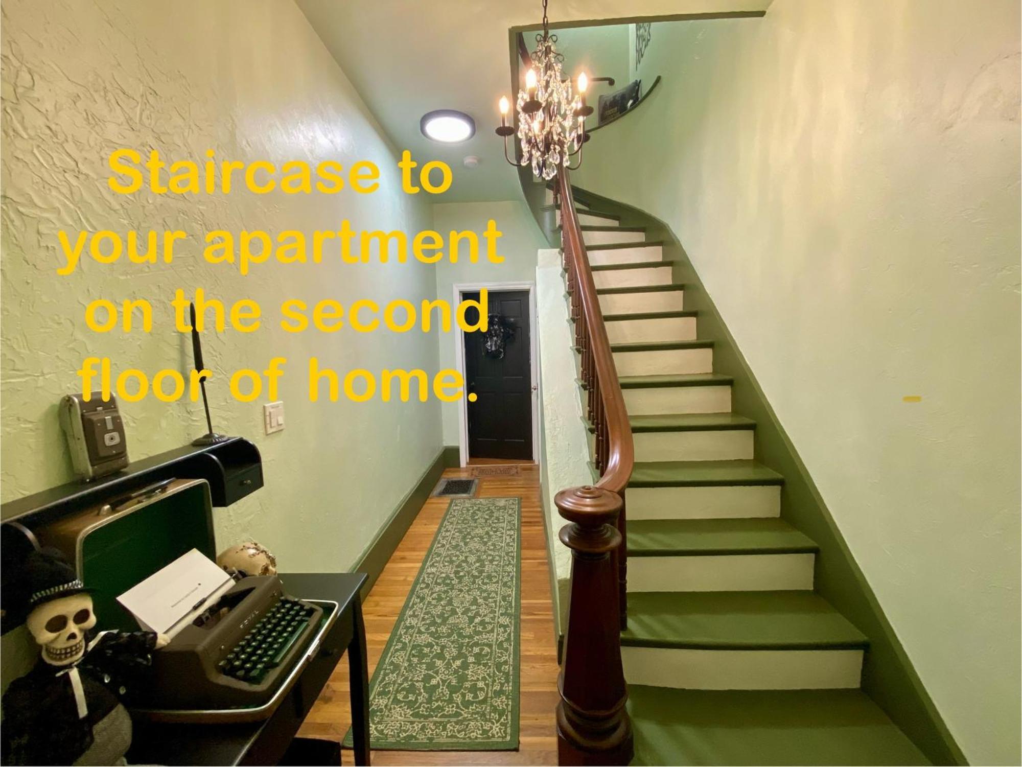 It's Showtime-book Lally's House! Steps To Common!