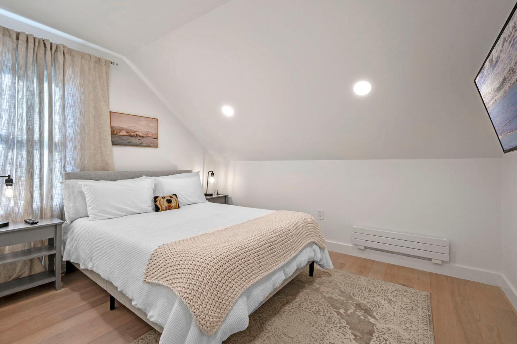 Family Friendly 3bd Oasis-parking, Wifi & Pets Ok!