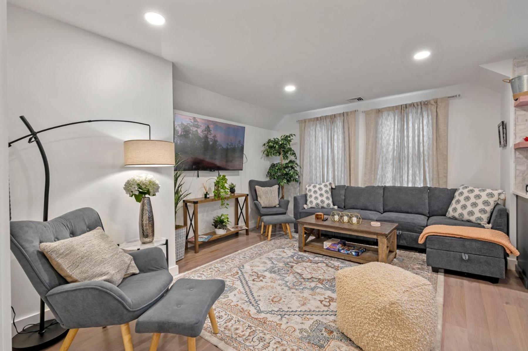 Family Friendly 3bd Oasis-parking, Wifi & Pets Ok! Apartment *