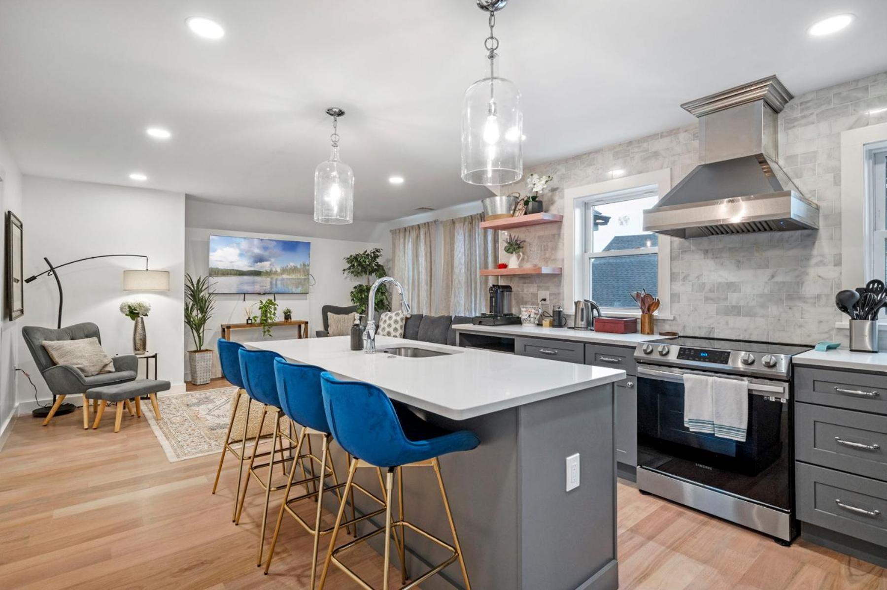 Family Friendly 3bd Oasis-parking, Wifi & Pets Ok! Salem