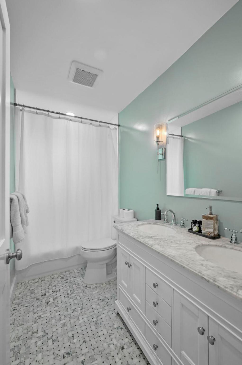 Family Friendly 3bd Oasis-parking, Wifi & Pets Ok! Salem