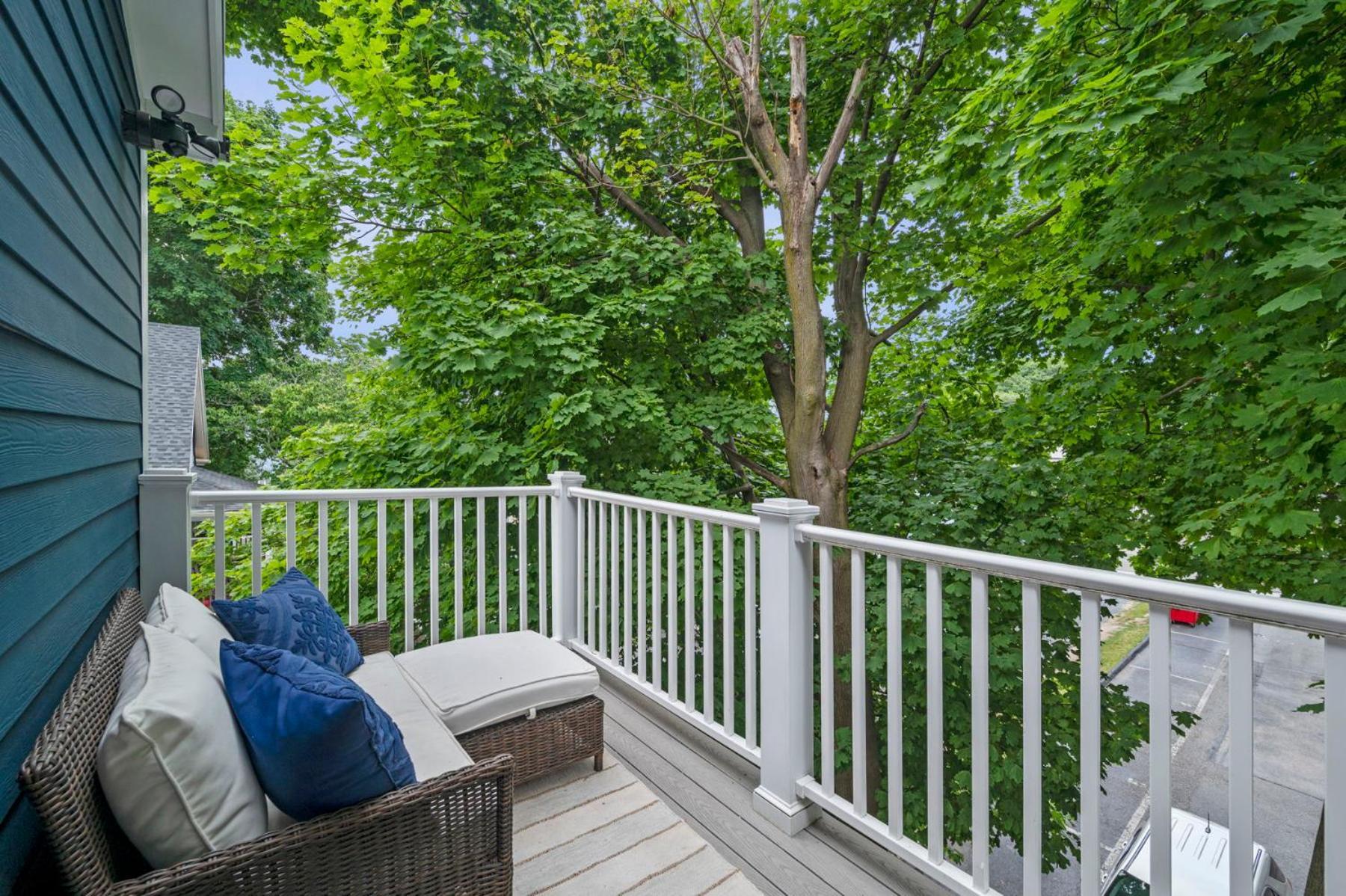 Family Friendly 3bd Oasis-parking, Wifi & Pets Ok! Apartment