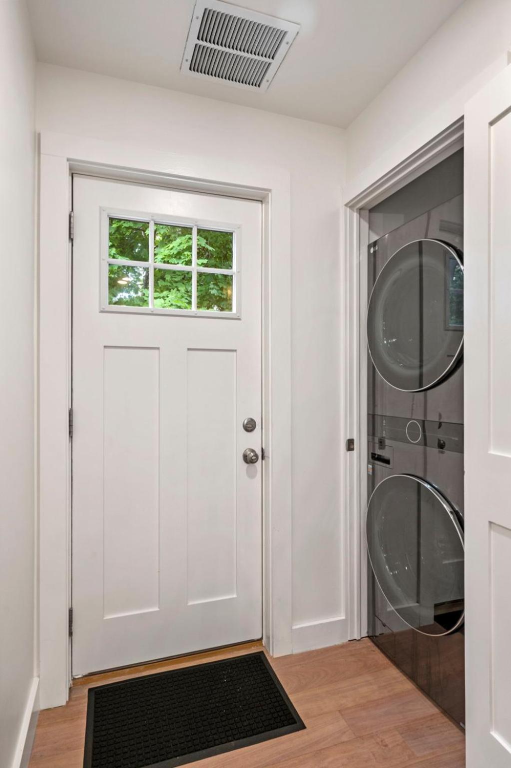 Family Friendly 3bd Oasis-parking, Wifi & Pets Ok! Apartment *