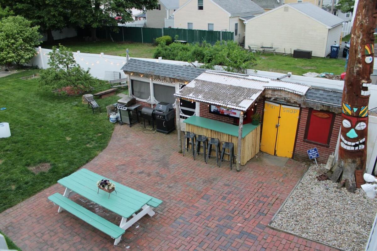 Witch Retreat With Tiki Bar In Downtown Apartment *