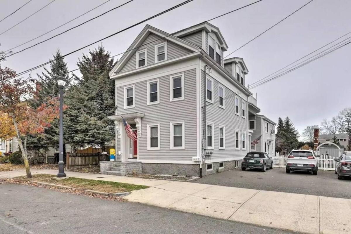 Witch Retreat With Tiki Bar In Downtown Apartment