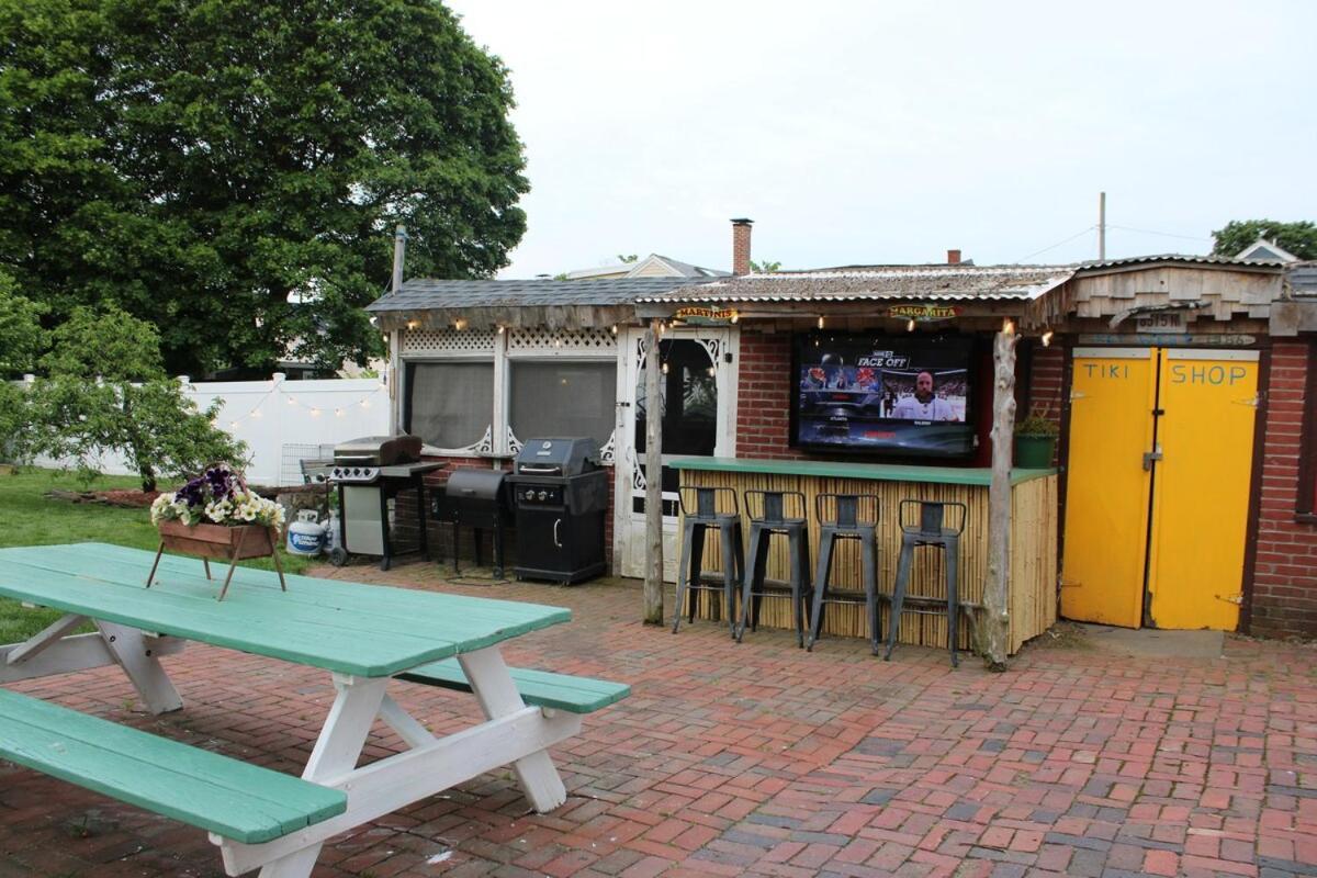 Apartment Witch Retreat With Tiki Bar In Downtown Salem