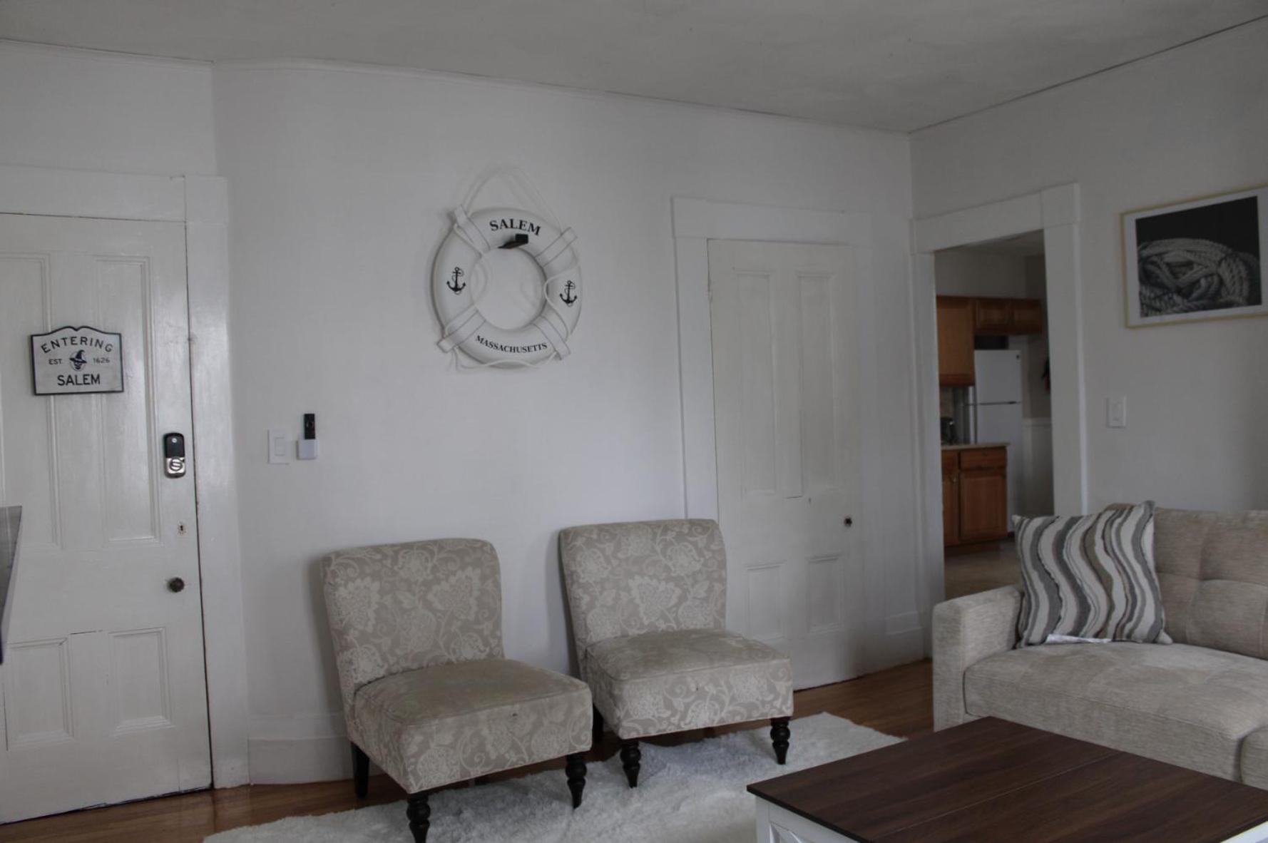 Apartment Witch Retreat With Tiki Bar In Downtown