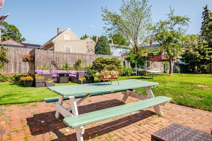 Apartment Witch Retreat With Tiki Bar In Downtown *