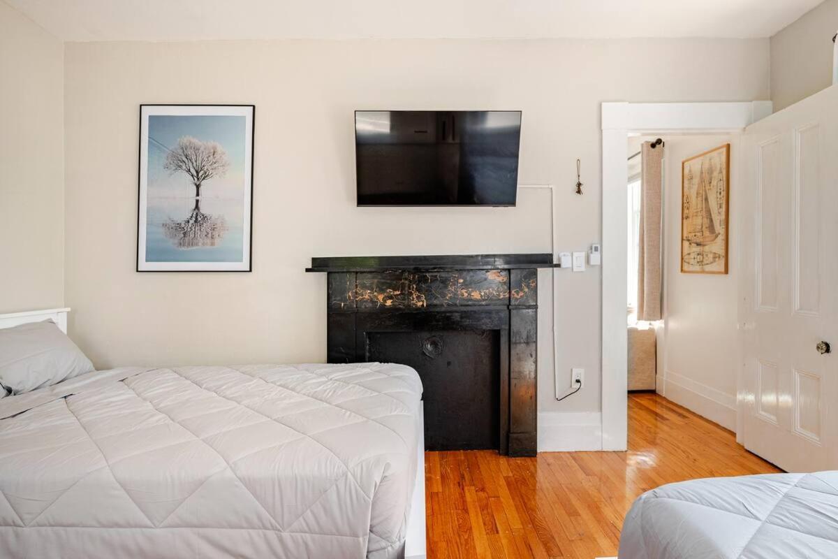 Witch Retreat With Tiki Bar In Downtown *