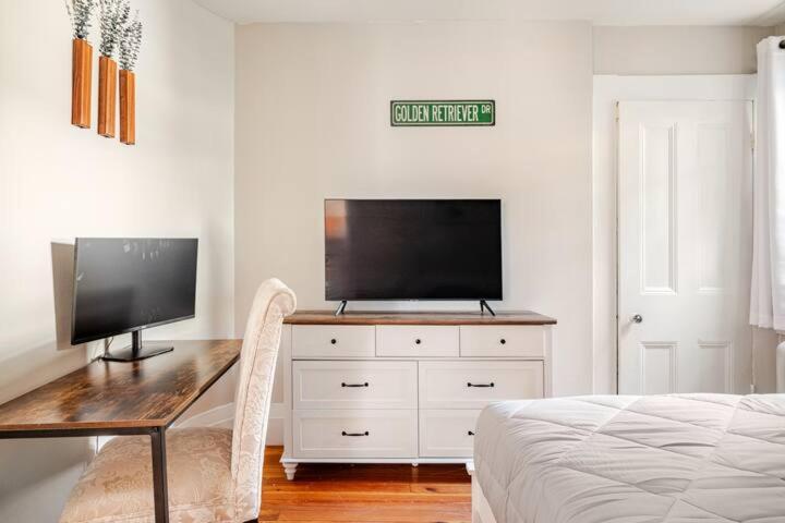 Witch Retreat With Tiki Bar In Downtown Apartment Salem
