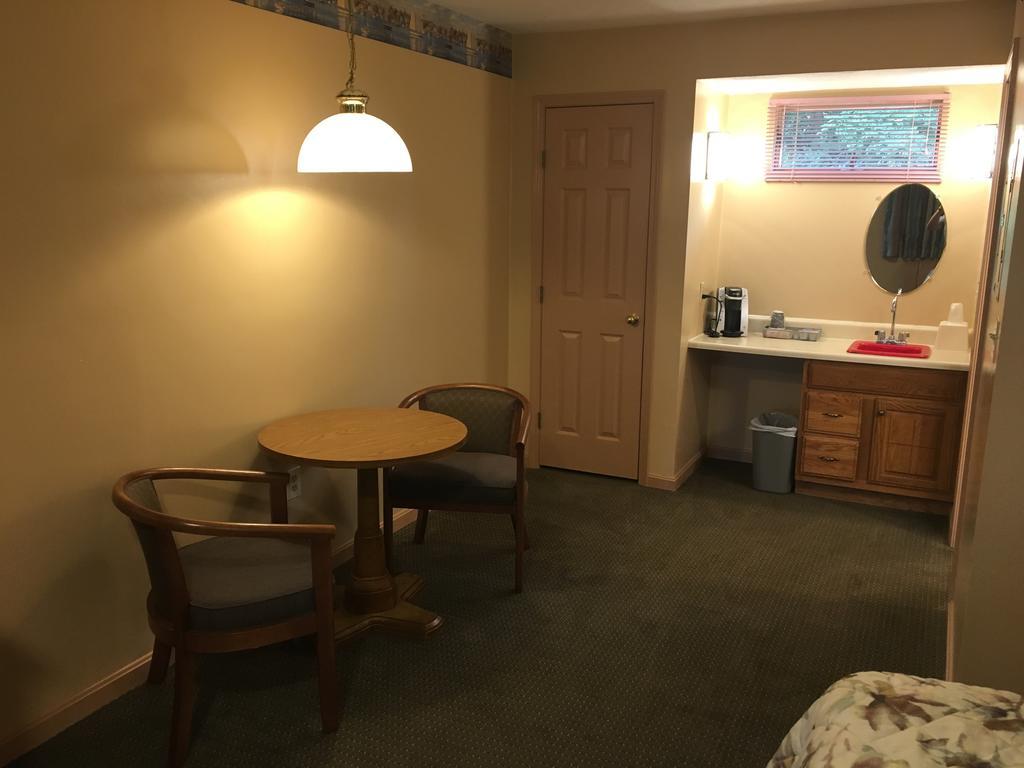 Clipper Ship Hotel 2*