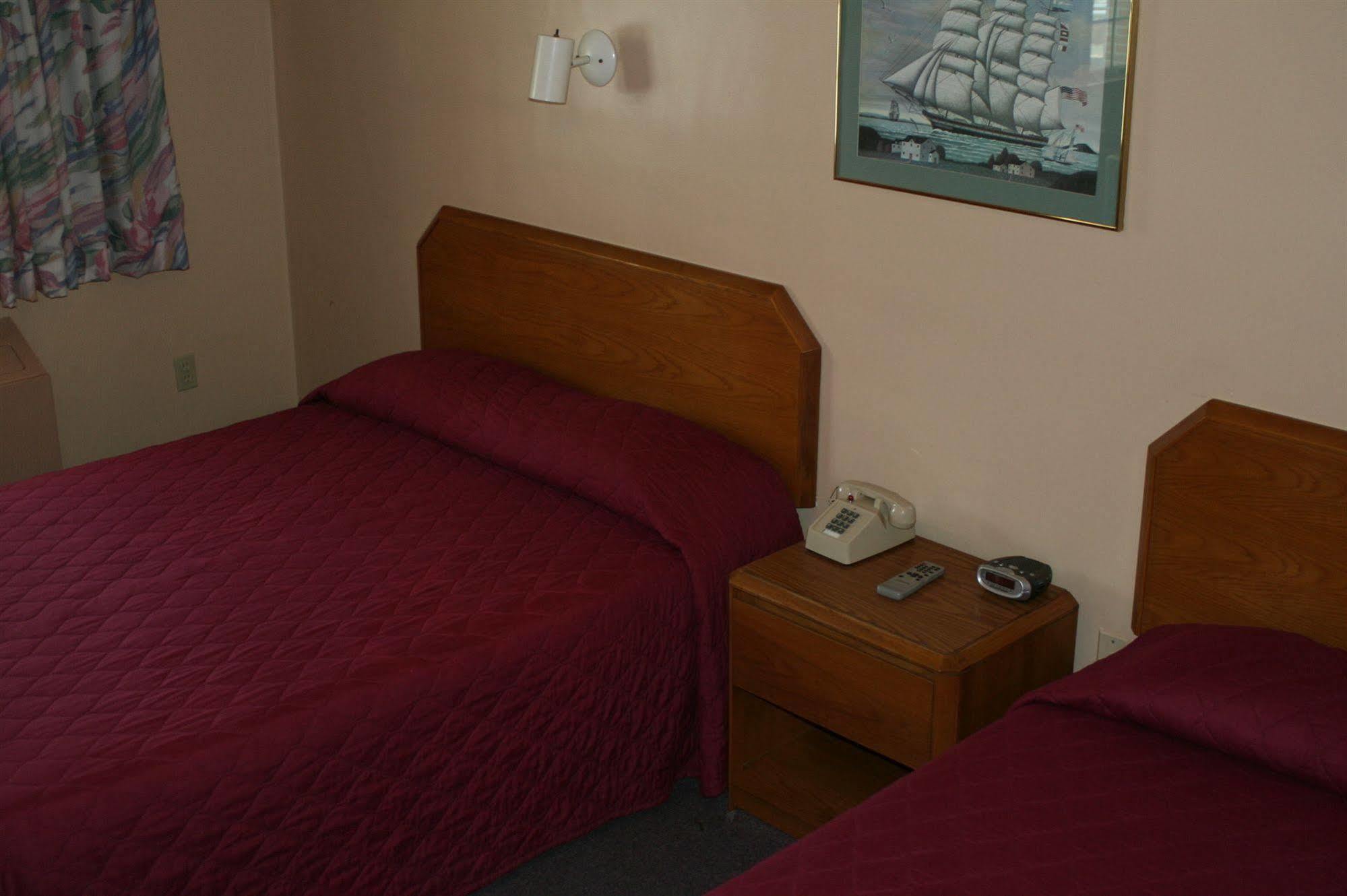 Clipper Ship Hotel 2*